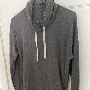 Like new Under Armor Long Sleeve Shirt